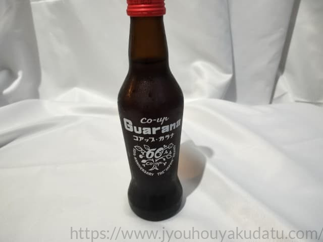 レトロなデザインが目を引くコアップガラナの瓶の外観