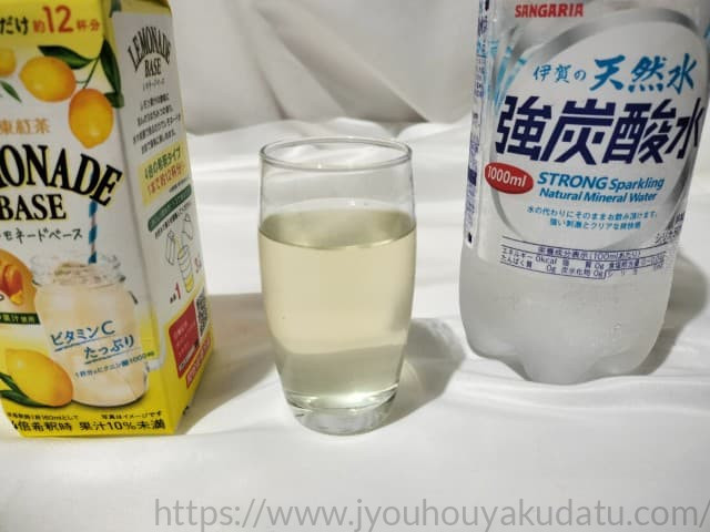 炭酸水で割った日東紅茶のレモネードソーダ