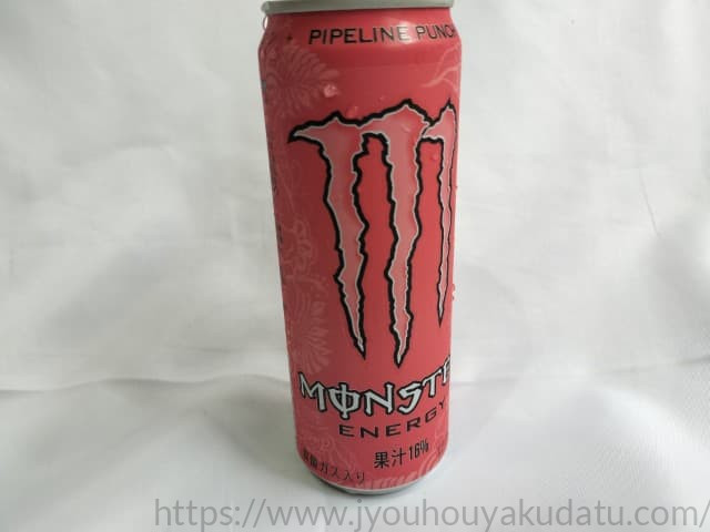 鮮やかなピンク色の缶、中央に黄緑色のモンスターエナジーのロゴマーク（M爪痕）、「PIPELINE PUNCH」の文字