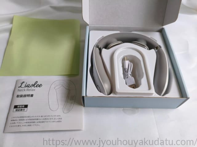 Liaolee ネックリラックス(F11)の本体、USB充電ケーブル、取扱説明書などの同梱物一覧
