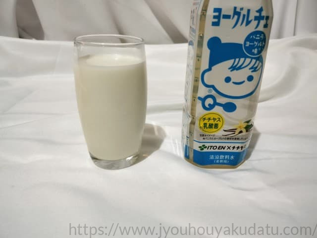 ヨーグルチェを牛乳で割り、しっかり混ぜ合わせたグラス