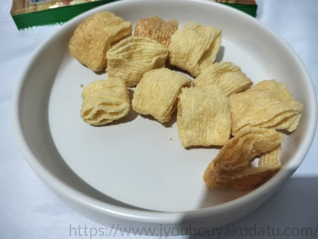 4層構造になっているエアリアル焼きとうもろこし味のスナックの拡大写真