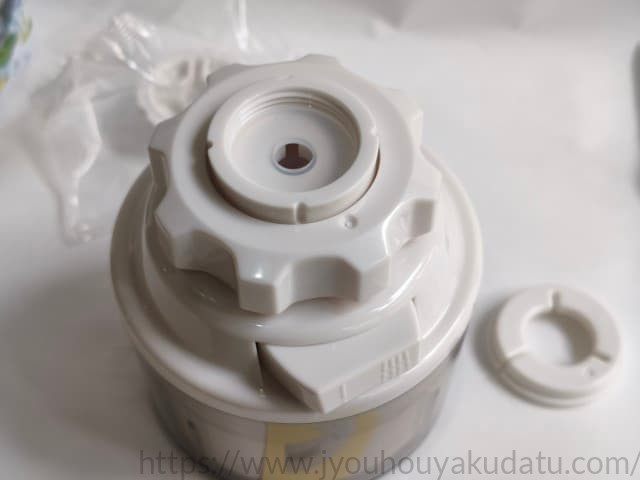 本体に外ネジ式泡沫水栓用のリングを取り付けた様子