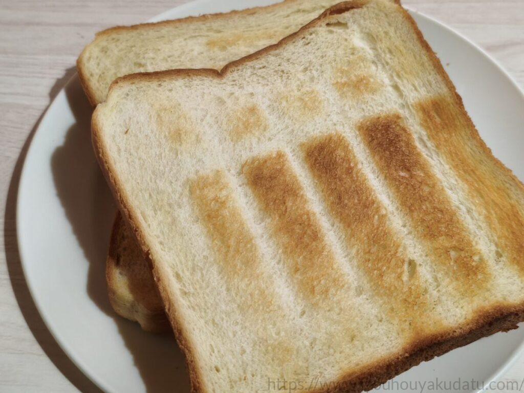 オーブントースターで食パン2枚を加熱して裏面の焼き上がりを確認したところ