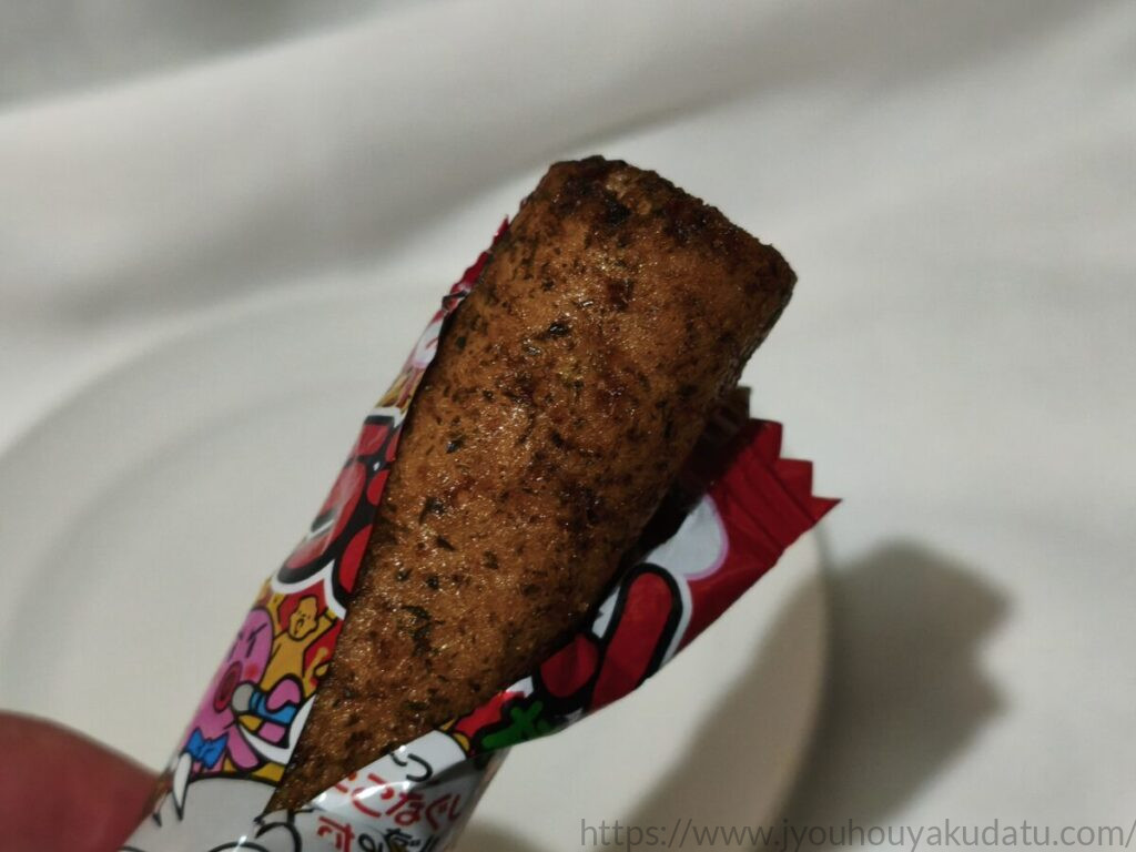 うまい棒 たこ焼き味の袋を開封した様子