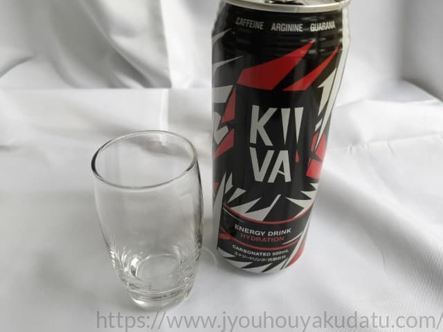 KiiVAを飲み干した後の空のグラス