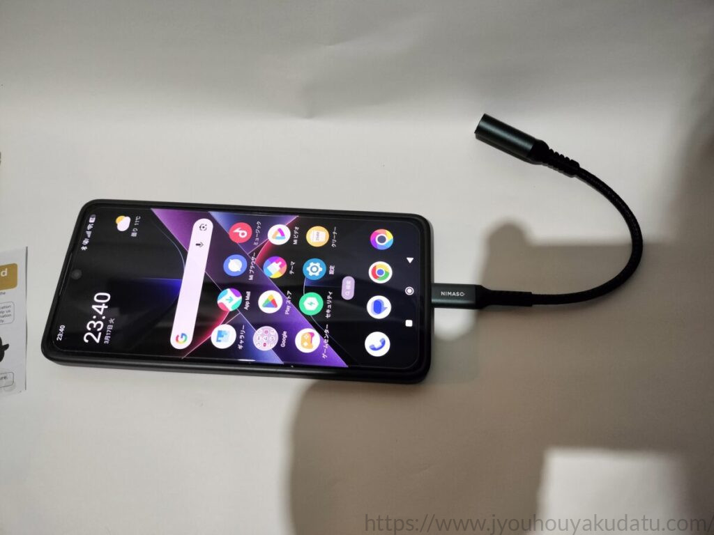 NIMASO USB C変換アダプタをスマホに接続した様子
