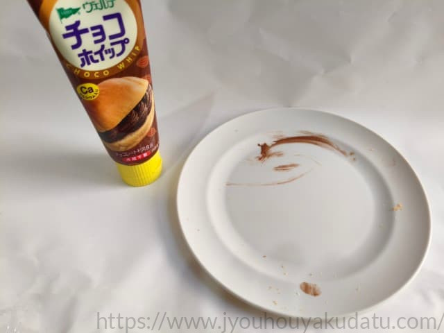 チョコホイップの食パンを食べ終えた空のお皿