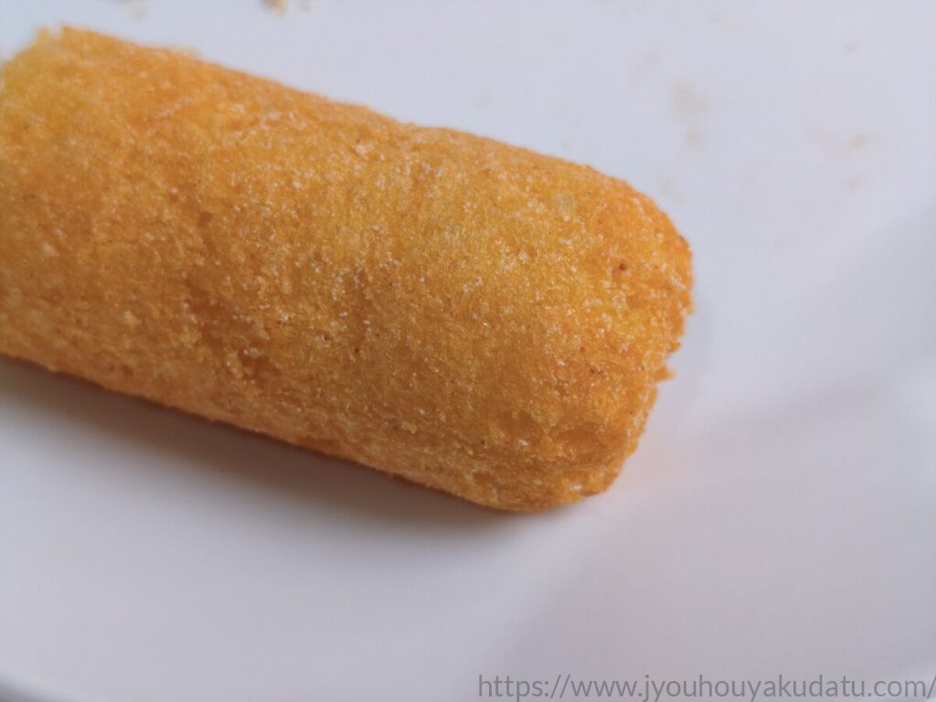 うまい棒チーズ味の表面（たっぷりのチーズパウダー）