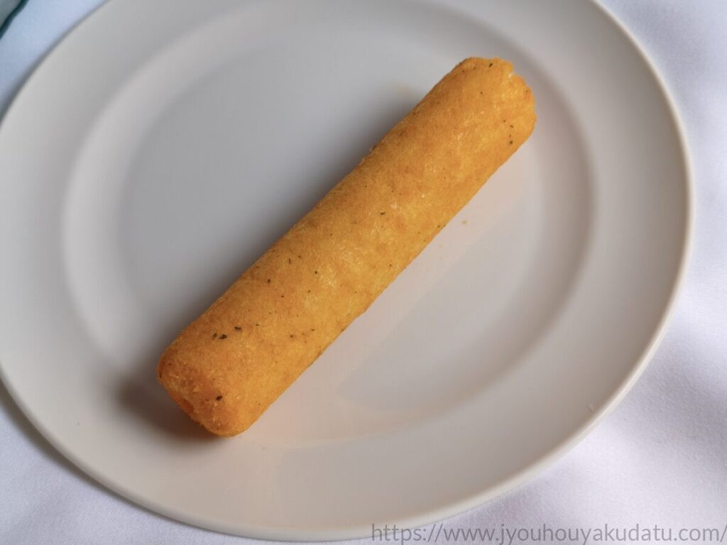 お皿に出したうまい棒 やさいサラダ味の全体像