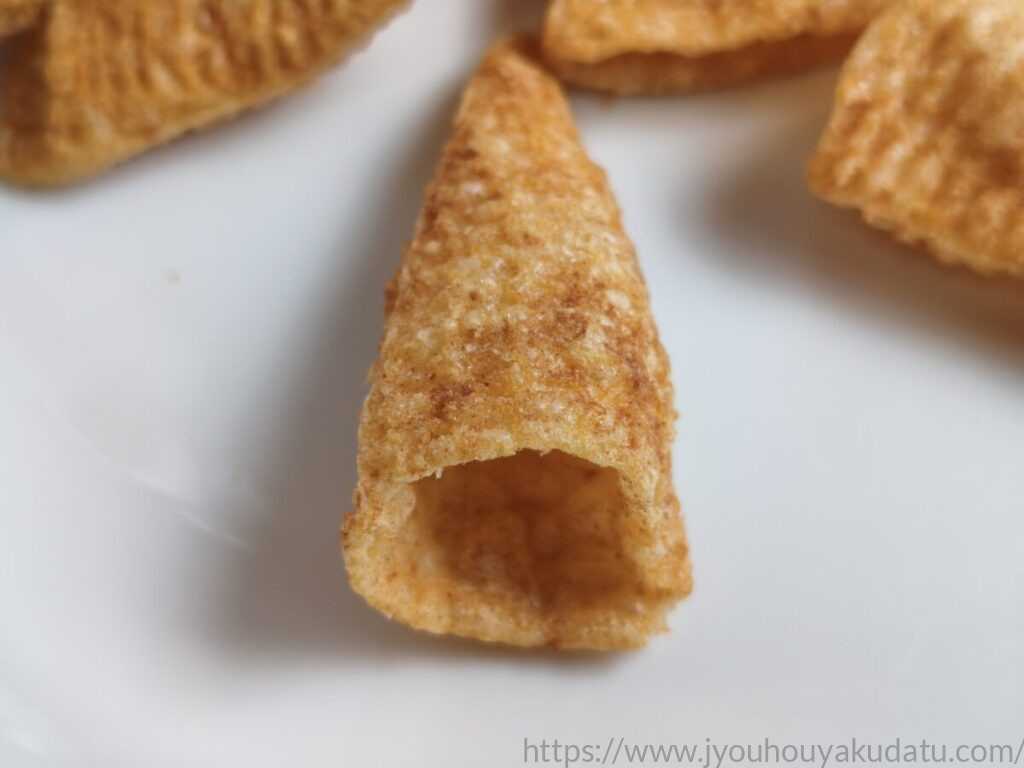 とんがりコーン焼とうもろこしの表面のアップ。醤油が焦げたような色合い