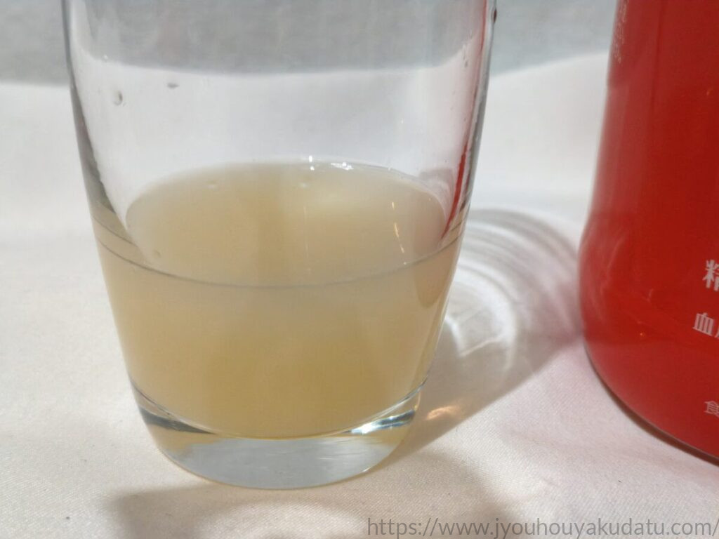 睡活ビネガーの原液(乳酸菌飲料のような色合い)