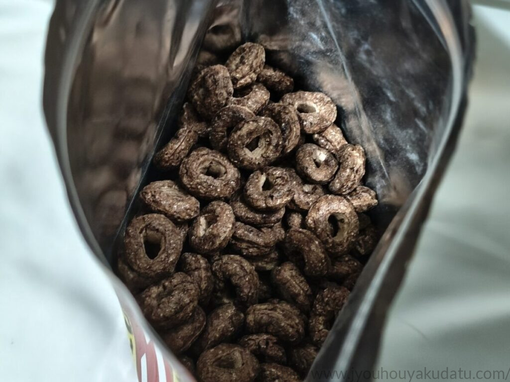 開封したシスコーン サクサクリングチョコの袋の中身