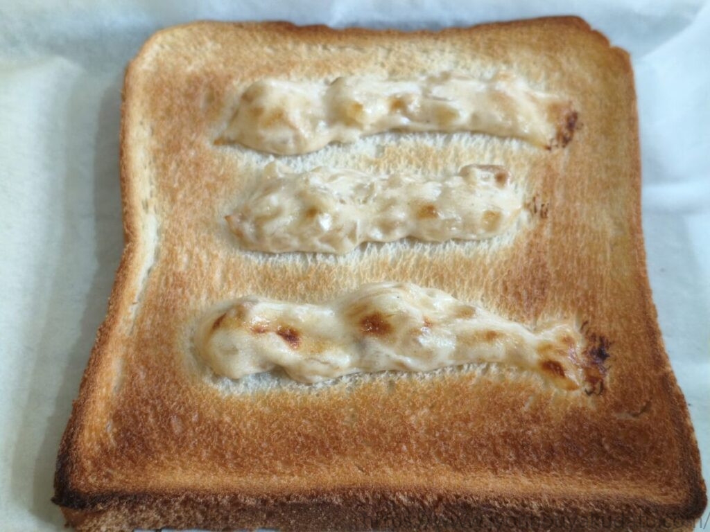 パン工房ツナ&マヨを塗ってこんがりと焼いたツナマヨトースト
