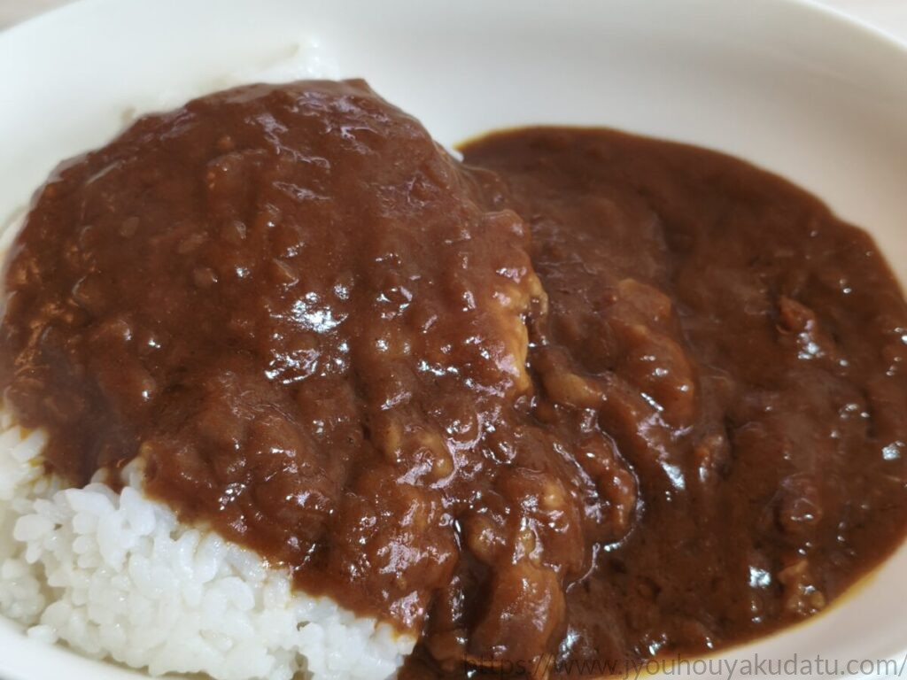 銀座カリー 中辛をご飯にかけたところ