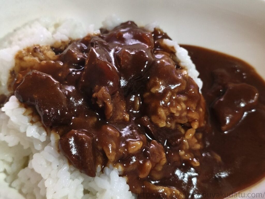 ご飯にかけたカレーでニクる。 牛肉