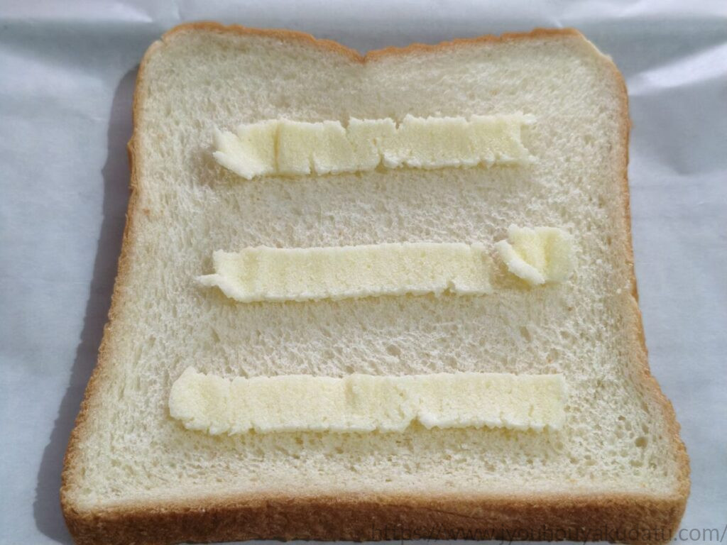 食パンにヴェルデ シュガーバタートーストを塗った状態