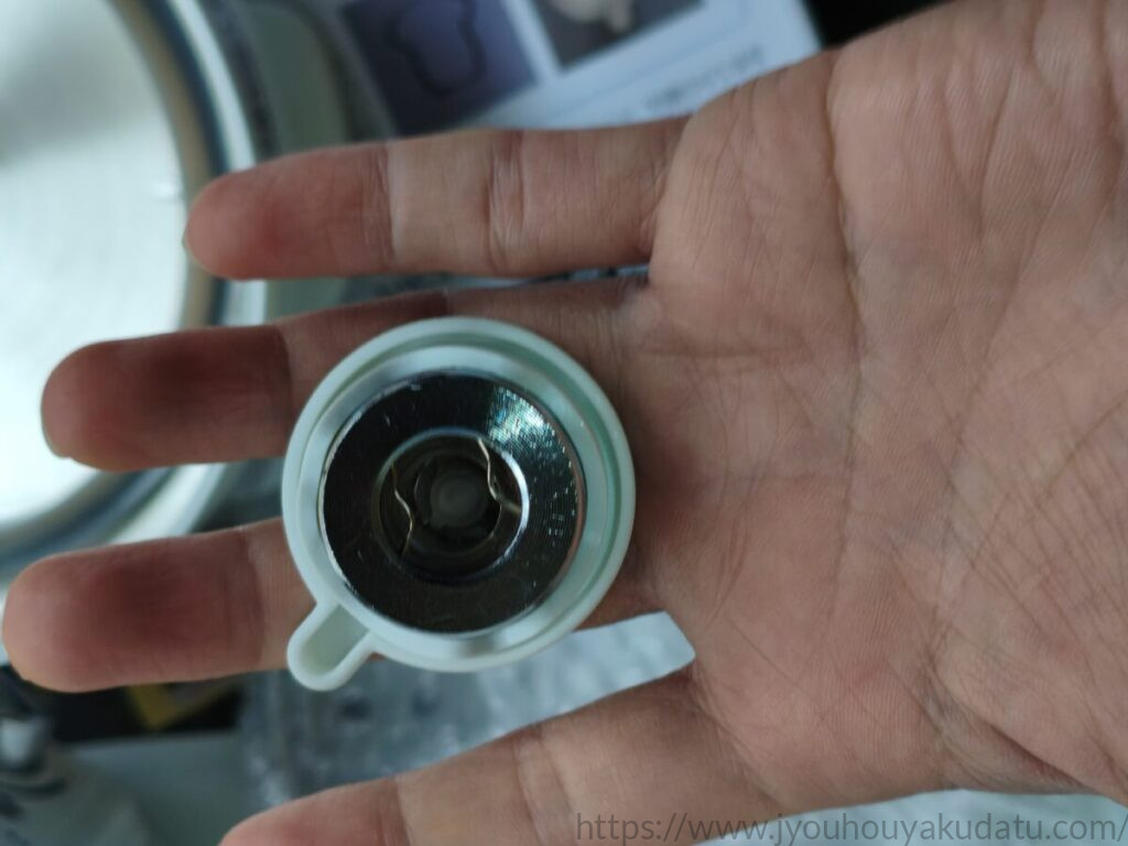 スピードクックのフタから取り外した白い部品の内側