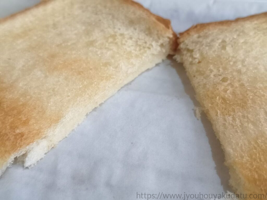 ヴェルデ 塩バタートーストを塗って焼いた食パンの表面と断面