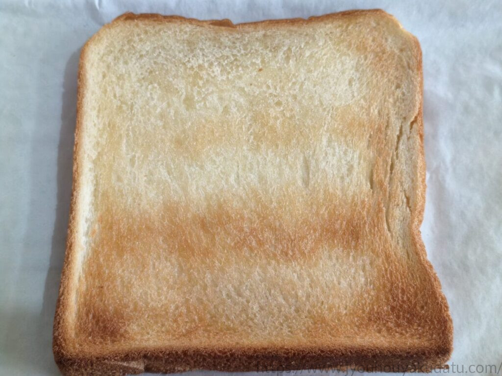 ヴェルデ 塩バタートーストを塗って焼いた食パン